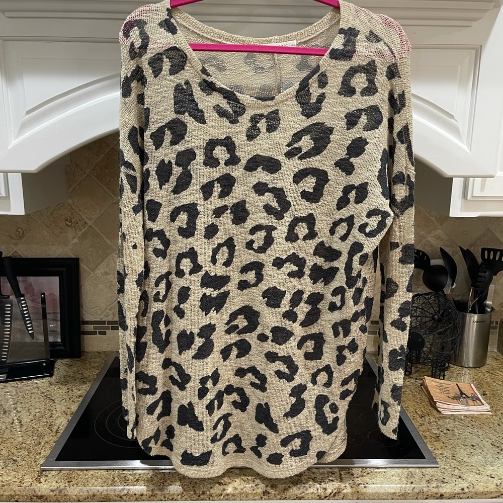 Lightweight leopard sweater